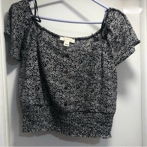 Monteau Black White Floral summer top.  Size Large